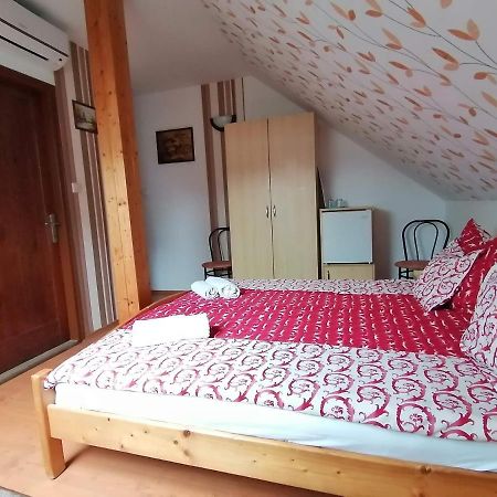 Joos Apartman Шарвар Екстер'єр фото