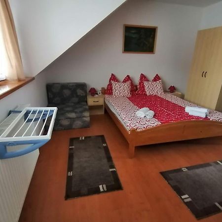 Joos Apartman Шарвар Екстер'єр фото
