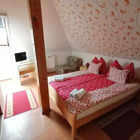 Joos Apartman Шарвар Екстер'єр фото