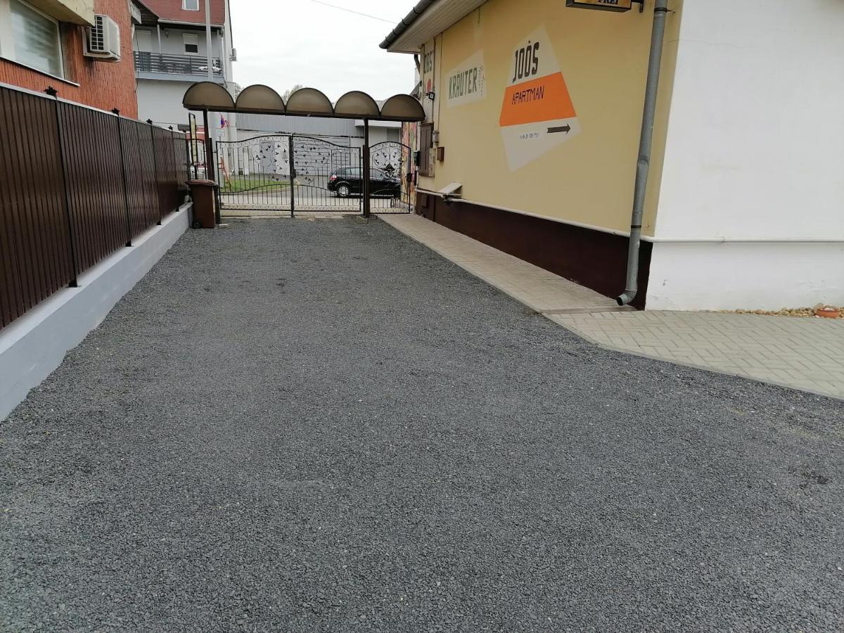 Joos Apartman Шарвар Екстер'єр фото