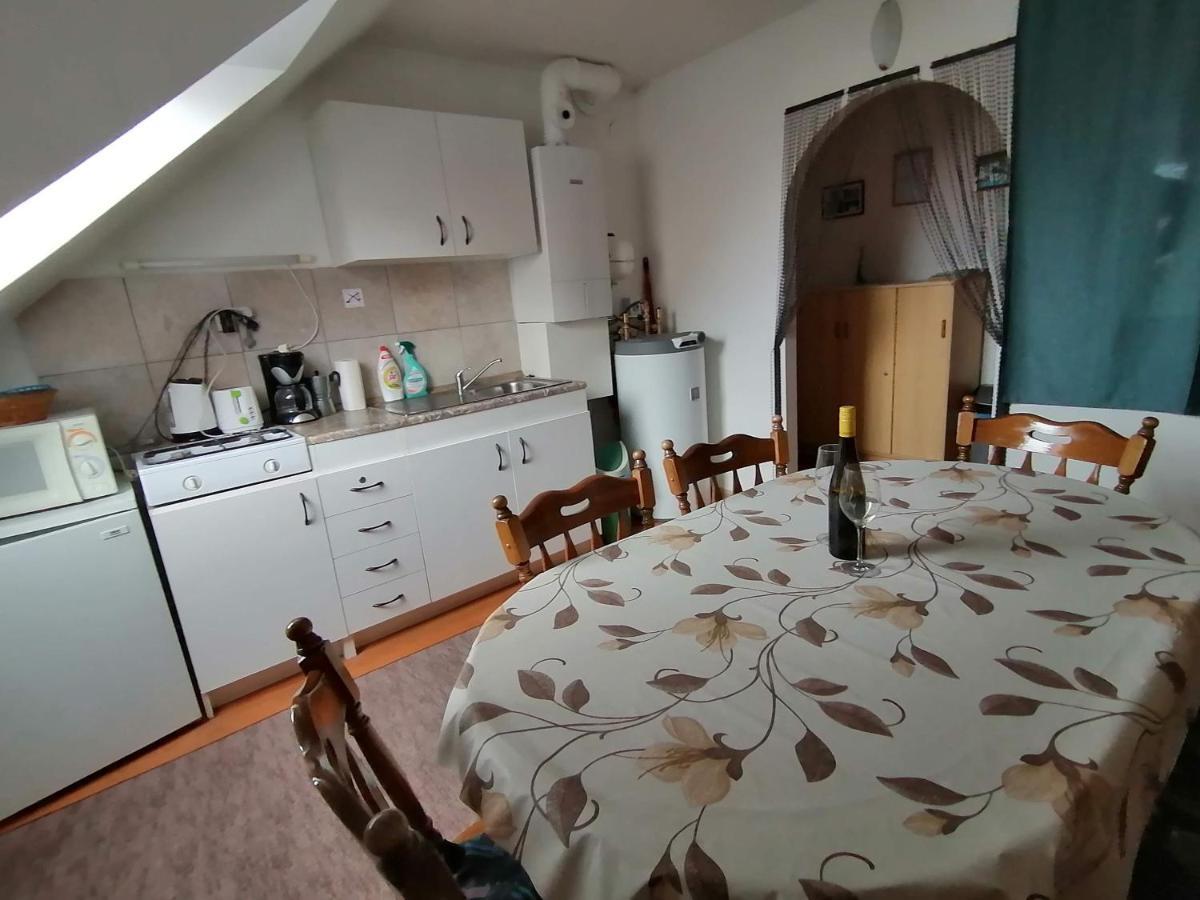 Joos Apartman Шарвар Екстер'єр фото