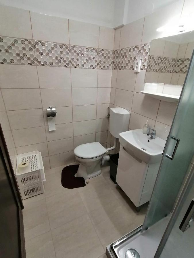 Joos Apartman Шарвар Екстер'єр фото