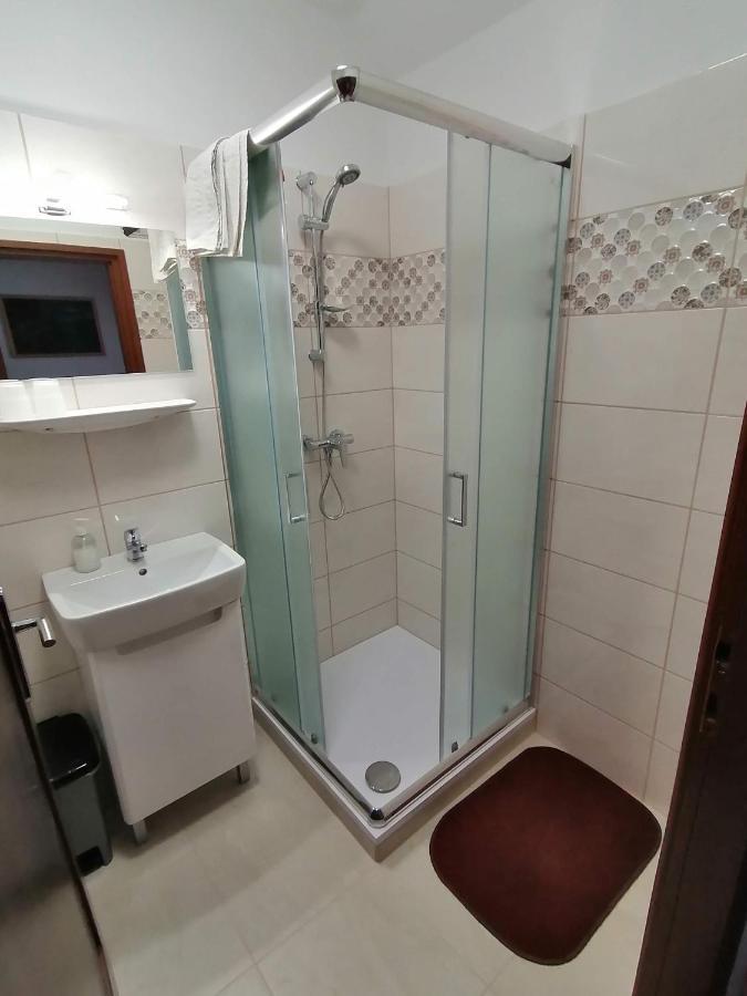 Joos Apartman Шарвар Екстер'єр фото