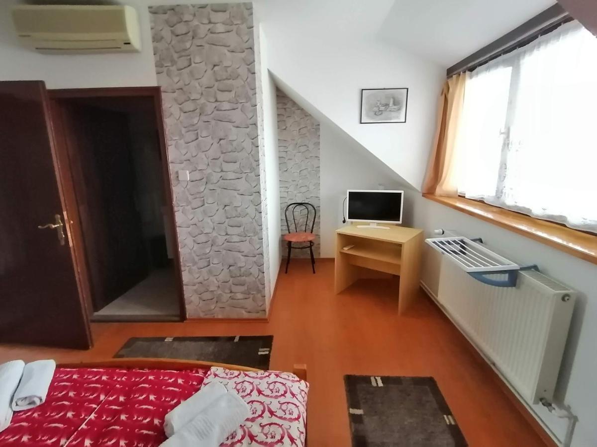 Joos Apartman Шарвар Екстер'єр фото