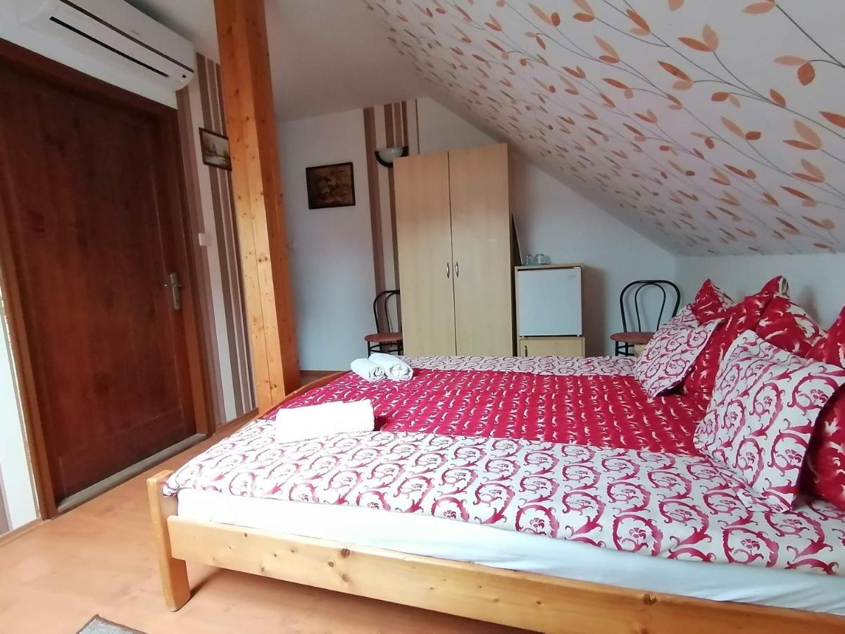 Joos Apartman Шарвар Екстер'єр фото