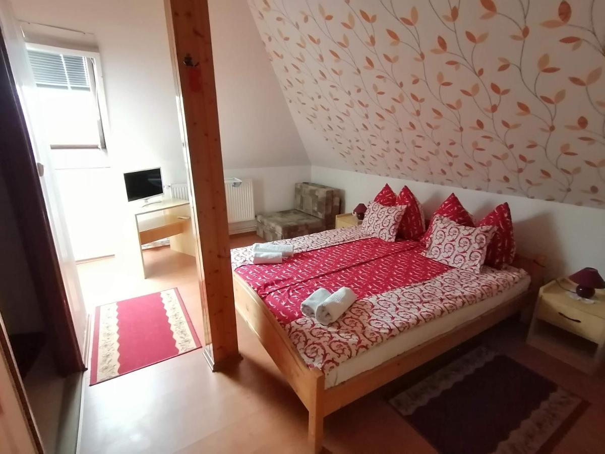 Joos Apartman Шарвар Екстер'єр фото